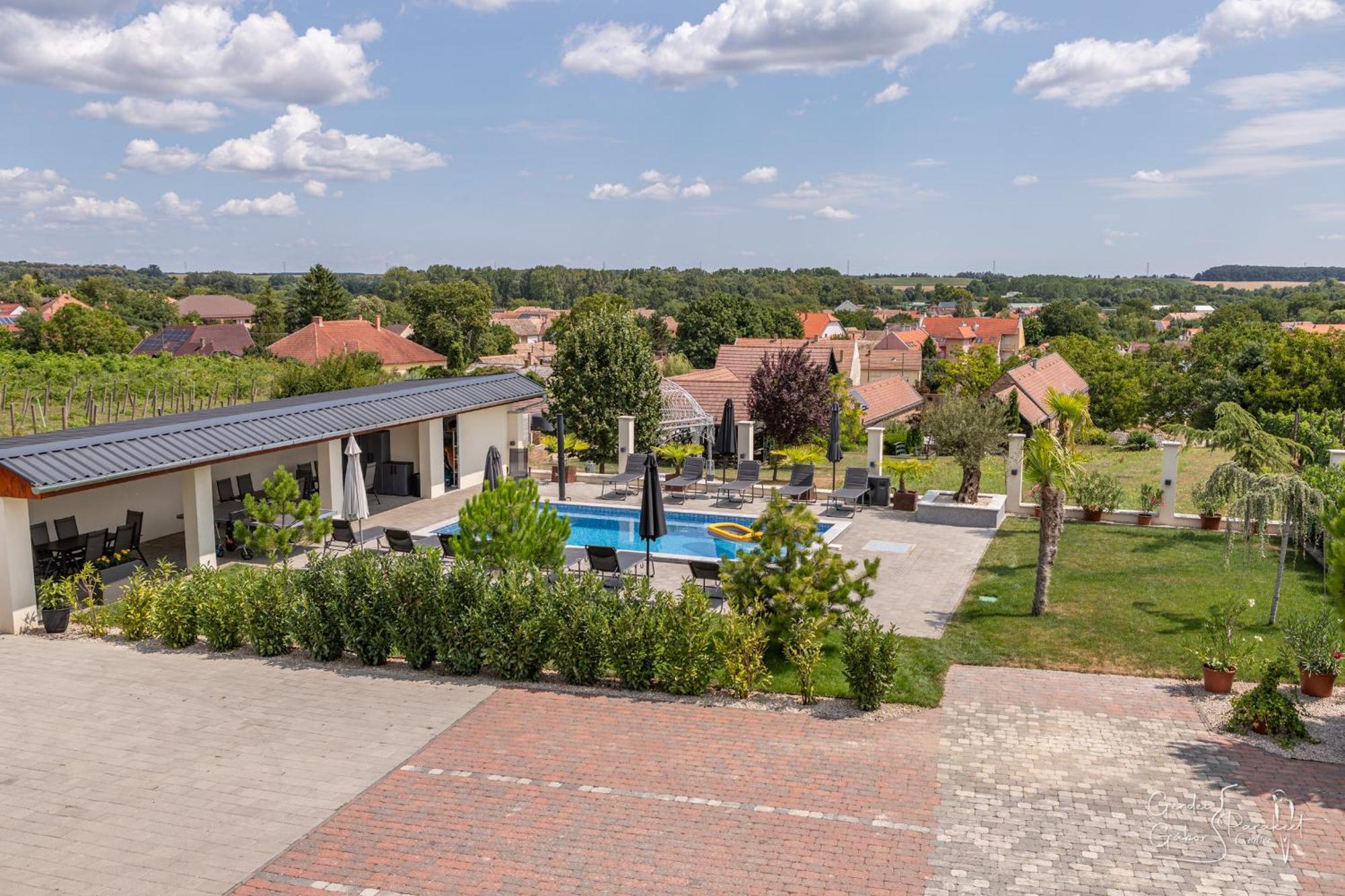 Ludvig Panzio Bed & Breakfast Villány Exterior photo
