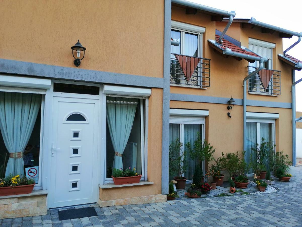 Ludvig Panzio Bed & Breakfast Villány Exterior photo